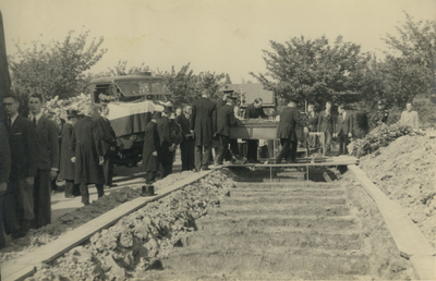 501123 Afbeelding van de begrafenisplechtigheid van gesneuvelde leden van de B.S. (Binnenlandse Strijdkrachten) op de ...